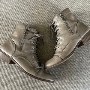 Guess ankle boot